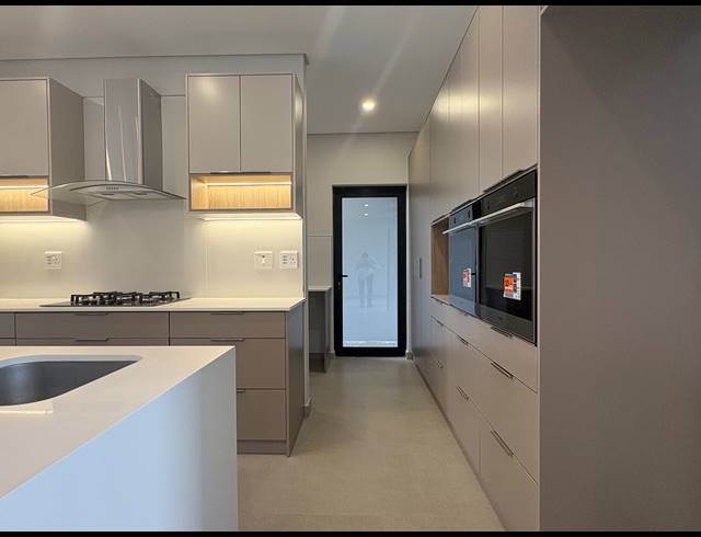 4 BEDROOM HOUSE FOR SALE IN SANDOWN